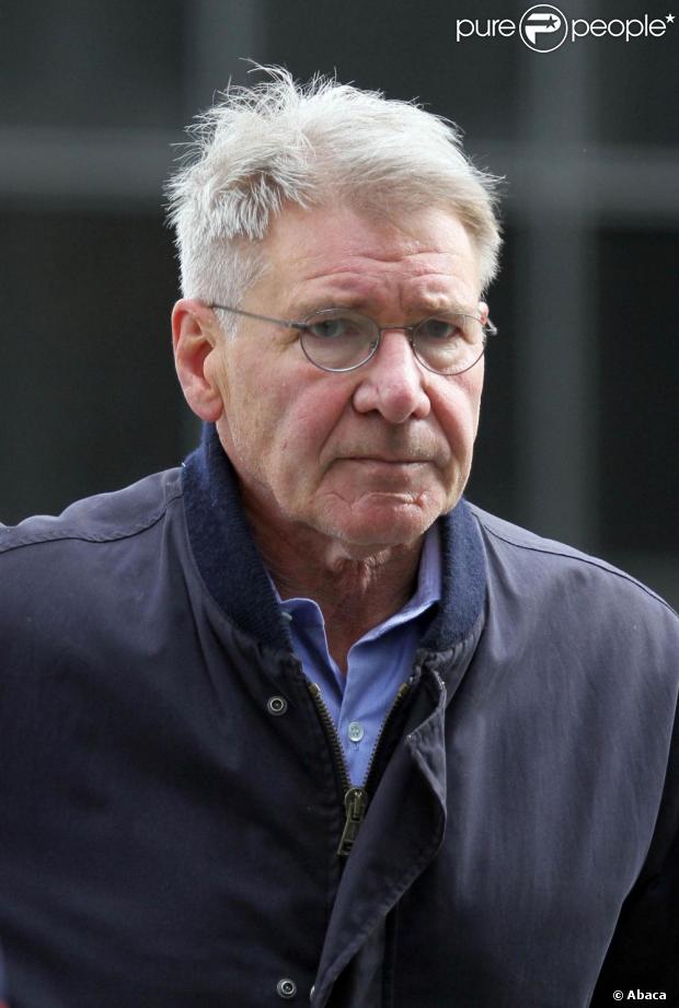 20352-harrison-ford-spotted-taking-a-walk-620x0-1