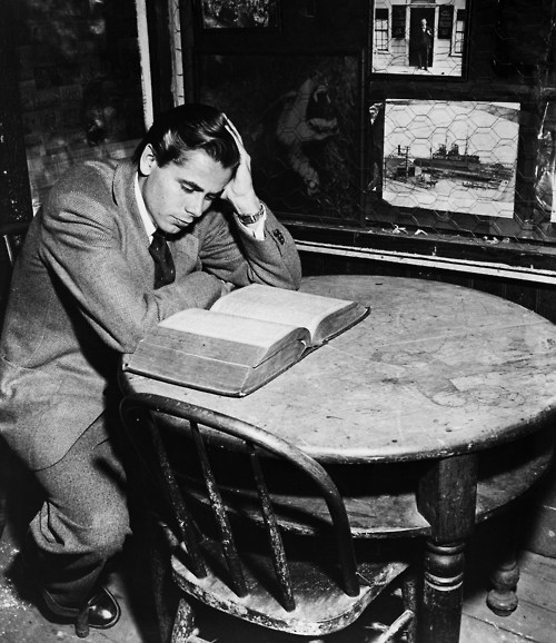 Stage and Screen, Personalities, pic: circa 1942, American actor Glenn Ford, (1916-2006) who played the title role in the fim "Adventures of Martin Eden", pictured inside the "First and Last Chance Saloon in Oakland California, one of author Jack London's